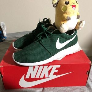 Nike Roshe One Dark Green/White Size 9.5